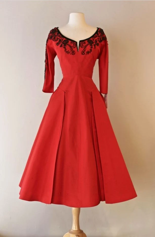 Robes formelles de longueur de thé vintage rouge avec manches 3/4