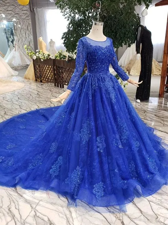 Robe de bal princesse bleu royal avec manches et traîne cathédrale