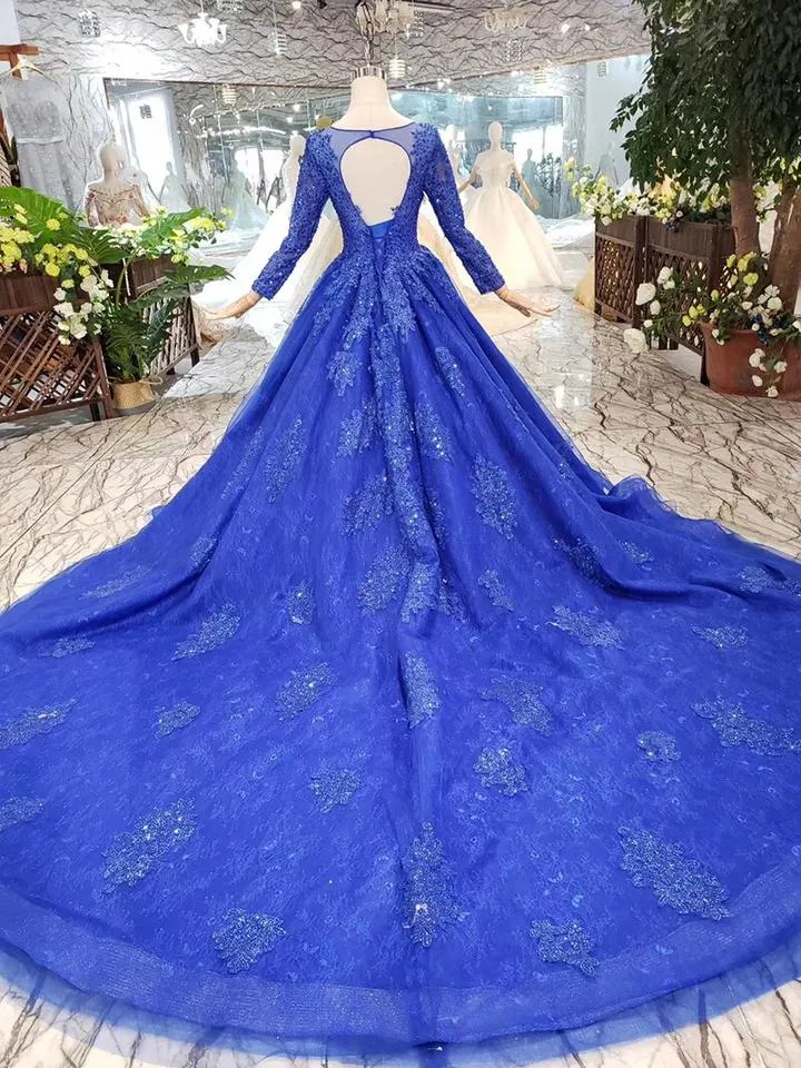 Robe de bal princesse bleu royal avec manches et traîne cathédrale