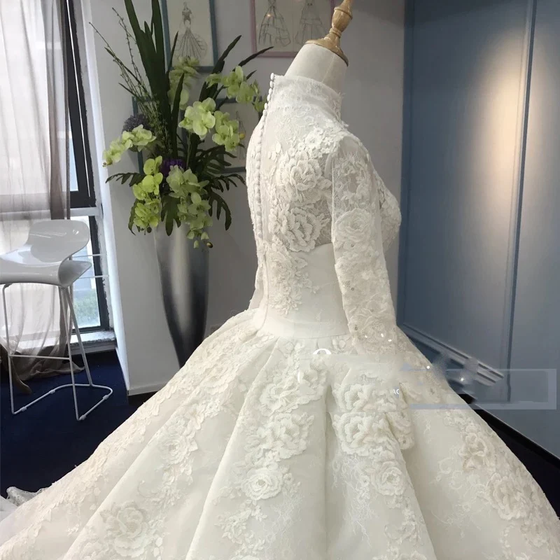 Robe de mariée de luxe musulmane modeste à manches longues en dentelle avec traîne longue