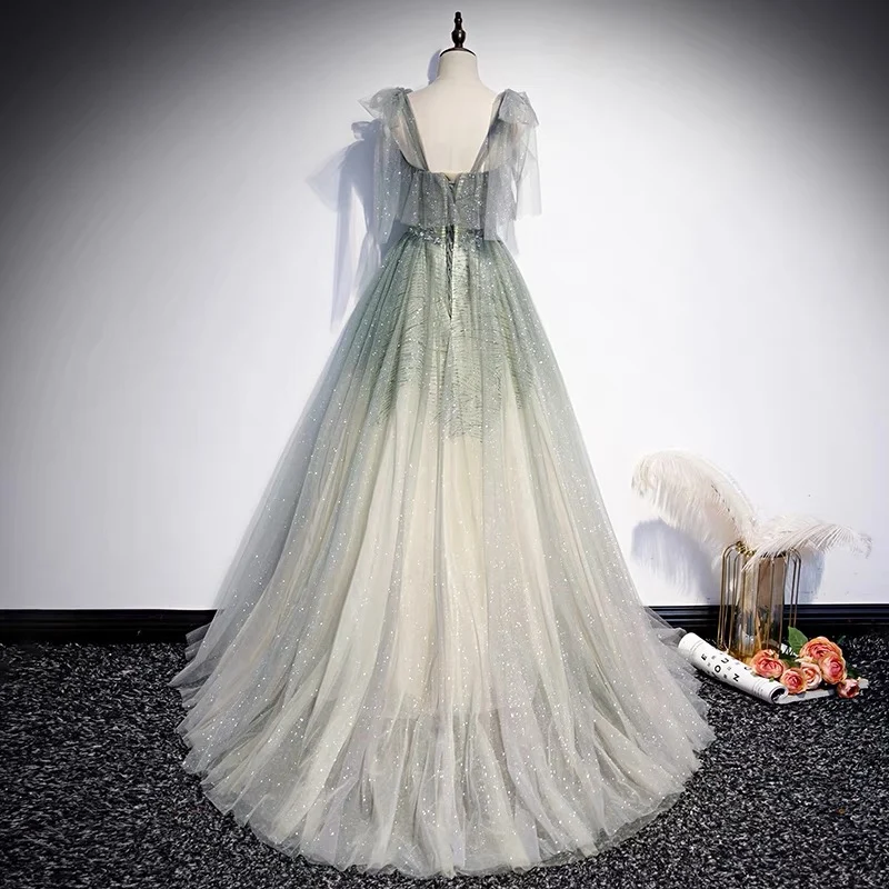 Robe de bal en tulle vert sauge dégradé de paillettes