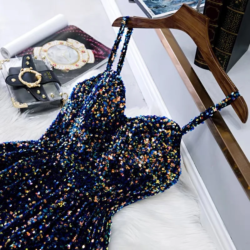 Robe de bal courte à paillettes bleu marine pailletée