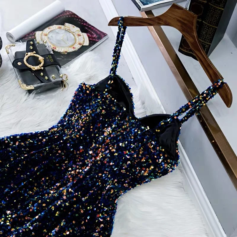Robe de bal courte à paillettes bleu marine pailletée