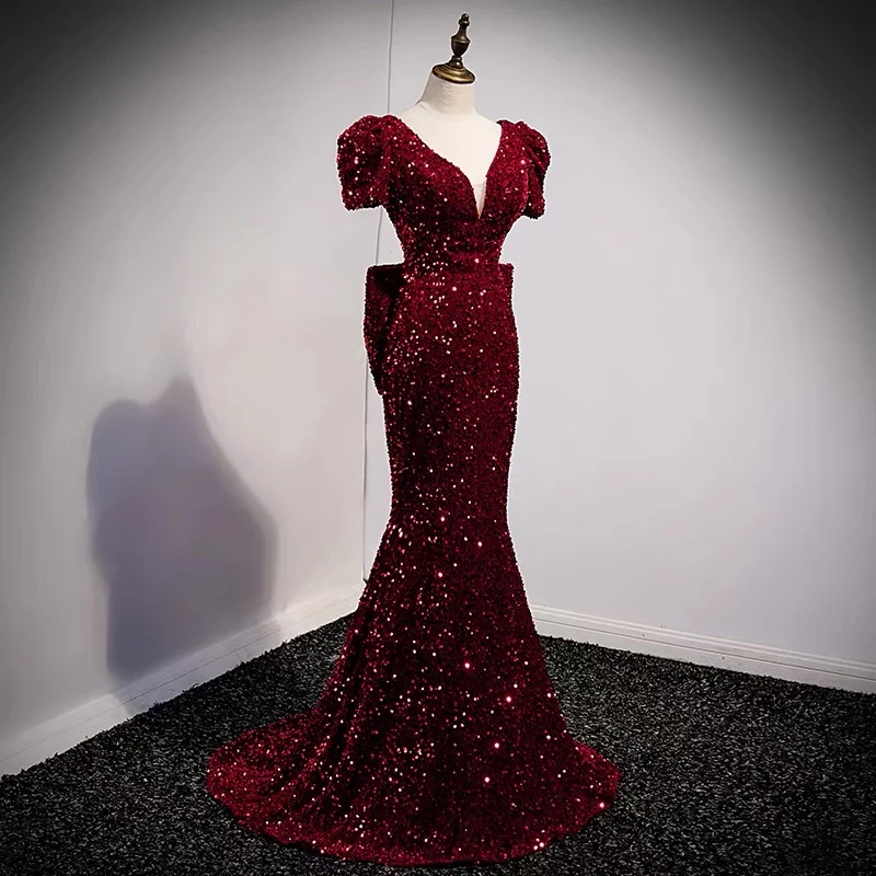 Robe de bal sirène serrée à sequins bordeaux