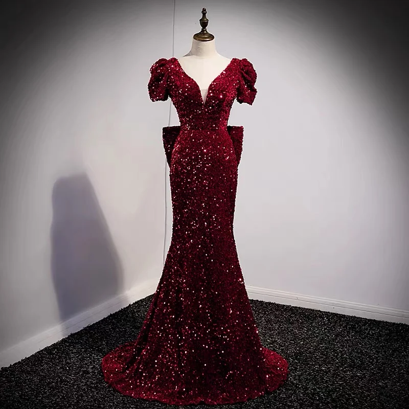 Robe de bal sirène serrée à sequins bordeaux