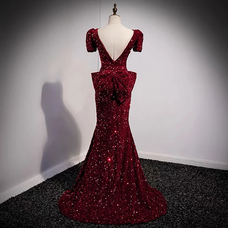 Robe de bal sirène serrée à sequins bordeaux