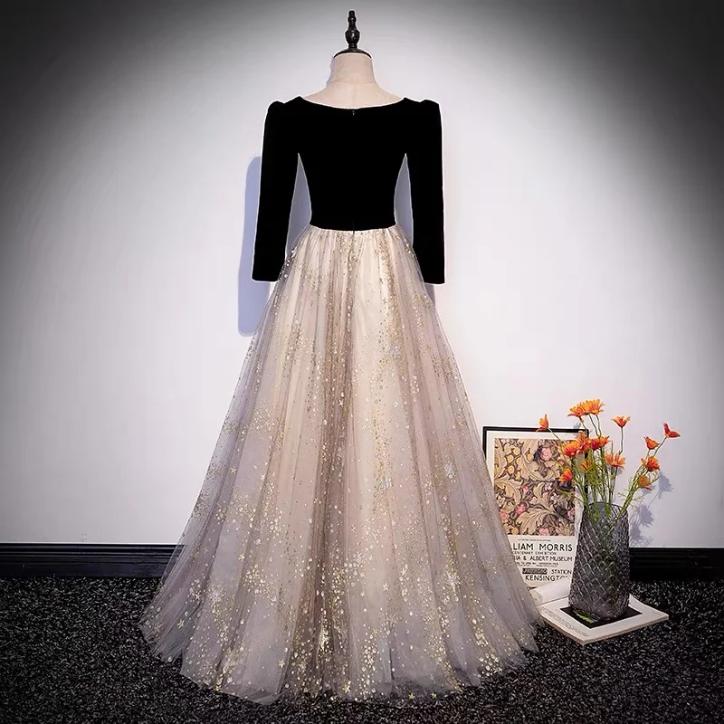 Robe de bal en velours noir unique avec fond pailleté