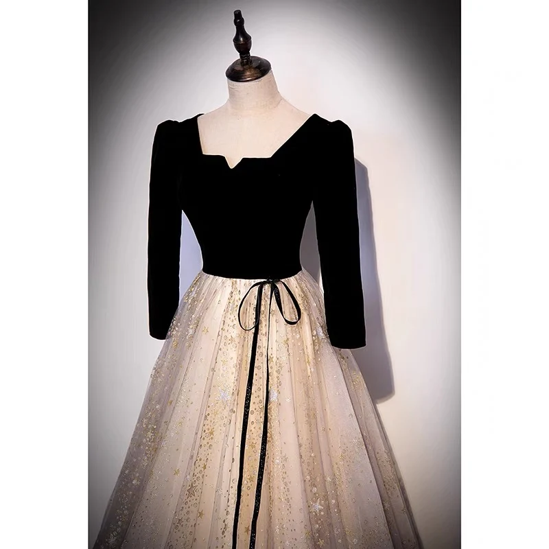Robe de bal en velours noir unique avec fond pailleté