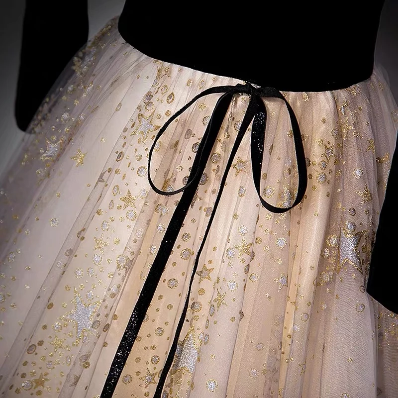 Robe de bal en velours noir unique avec fond pailleté