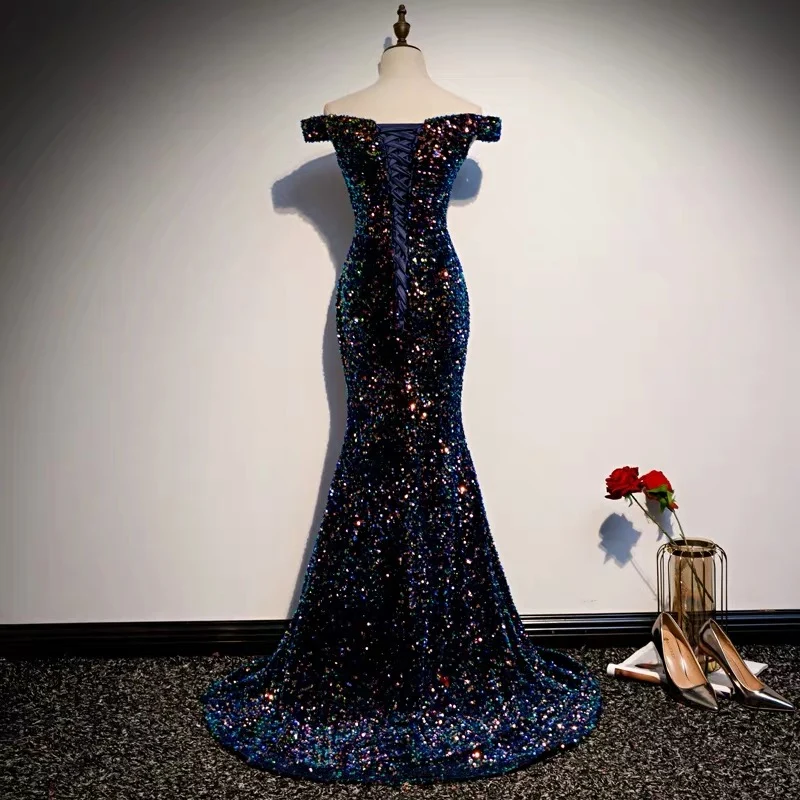 Robe de bal formelle à paillettes bleu marine, épaules dénudées, coupe ajustée