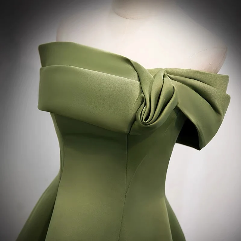 Robe de bal formelle vert olive à épaules dénudées