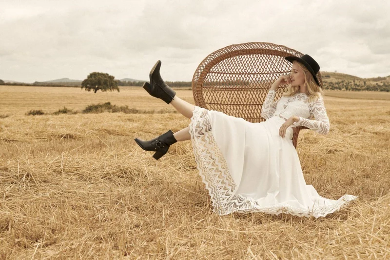 Robe de mariée en dentelle fluide en deux pièces de style campagnard unique, séparations de mariée Boho