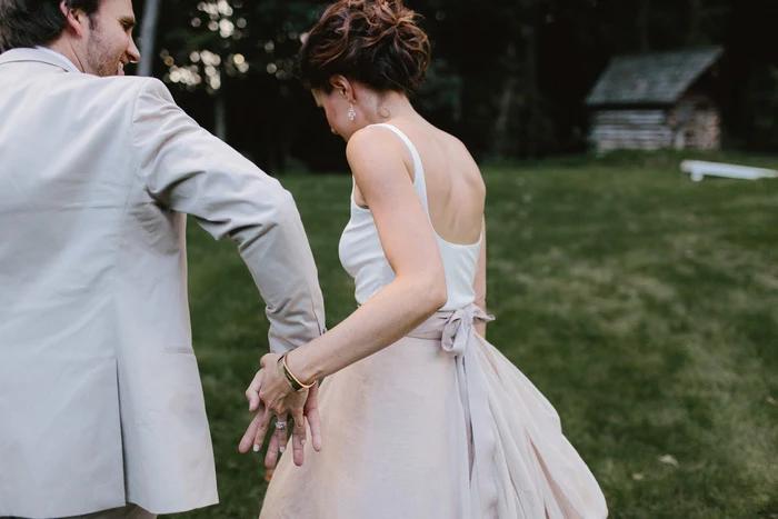 Jupe de mariage décontractée en jersey moderne unique et haut deux pièces séparées avec jupe nue