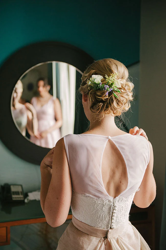 Robe de mariée bohème moderne deux pièces à dos ouvert et encolure dégagée