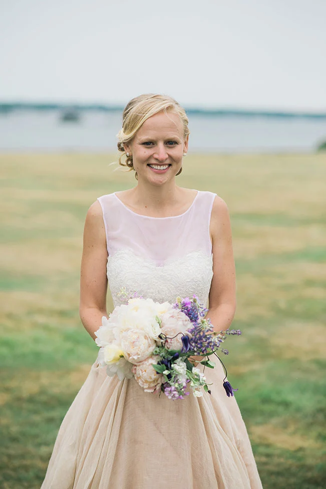 Robe de mariée bohème moderne deux pièces à dos ouvert et encolure dégagée