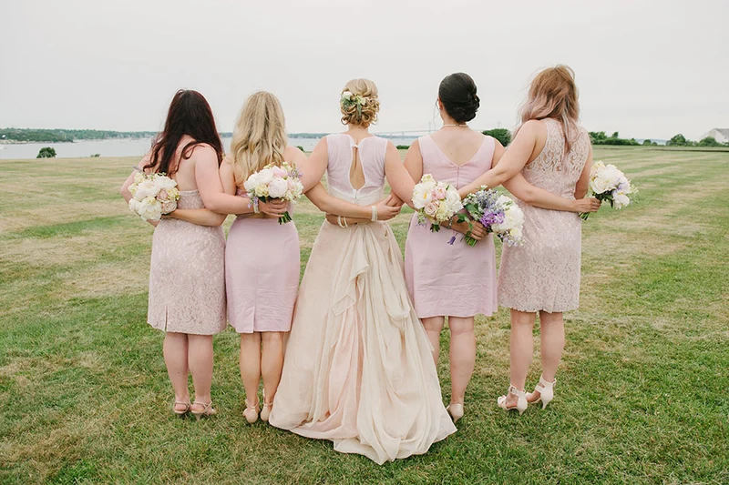 Robe de mariée bohème moderne deux pièces à dos ouvert et encolure dégagée