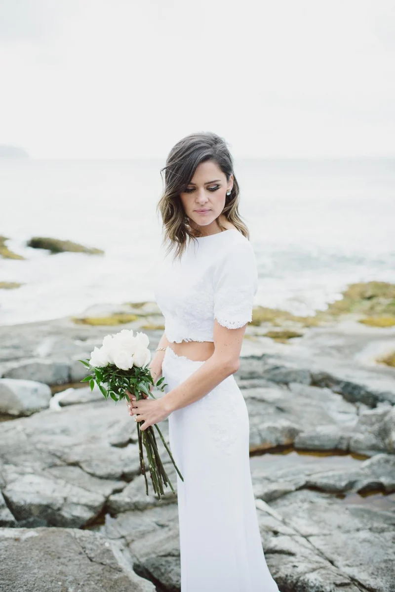 Robe de mariée de plage sophistiquée en deux pièces à manches courtes