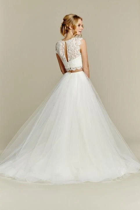 Robe de mariée en dentelle avec manches courtes et haut court, séparation unique, deux pièces, avec jupe en tulle