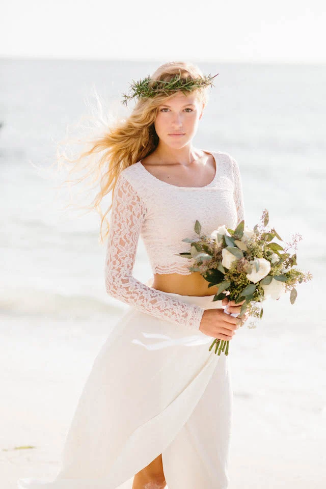 Robe de mariée deux pièces en dentelle, haut court, jupe en mousseline de soie, été