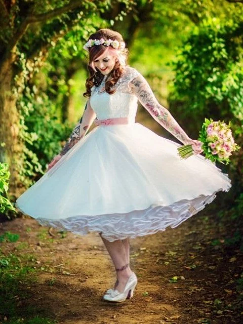 Robe de mariée rétro à encolure dégagée de style campagnard longueur de thé
