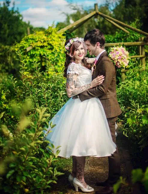 Robe de mariée rétro à encolure dégagée de style campagnard longueur de thé