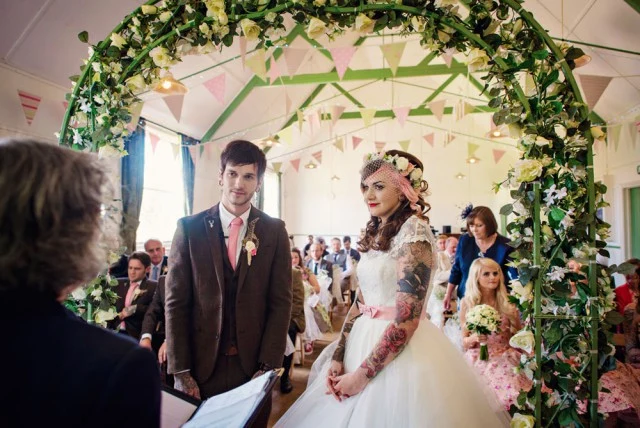 Robe de mariée rétro à encolure dégagée de style campagnard longueur de thé