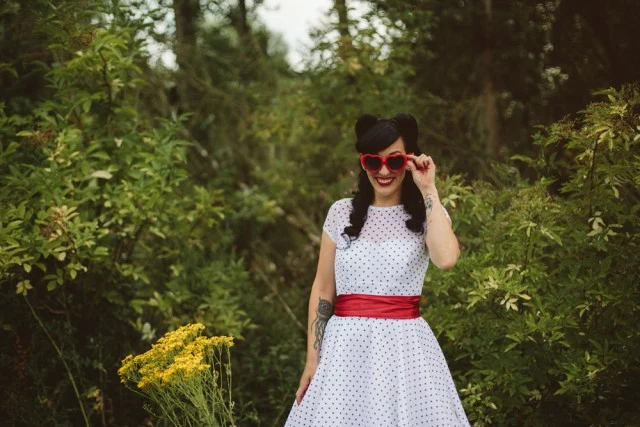 Robe de mariée en mousseline de soie, style campagnard, manches courtes, longueur thé, à pois noirs