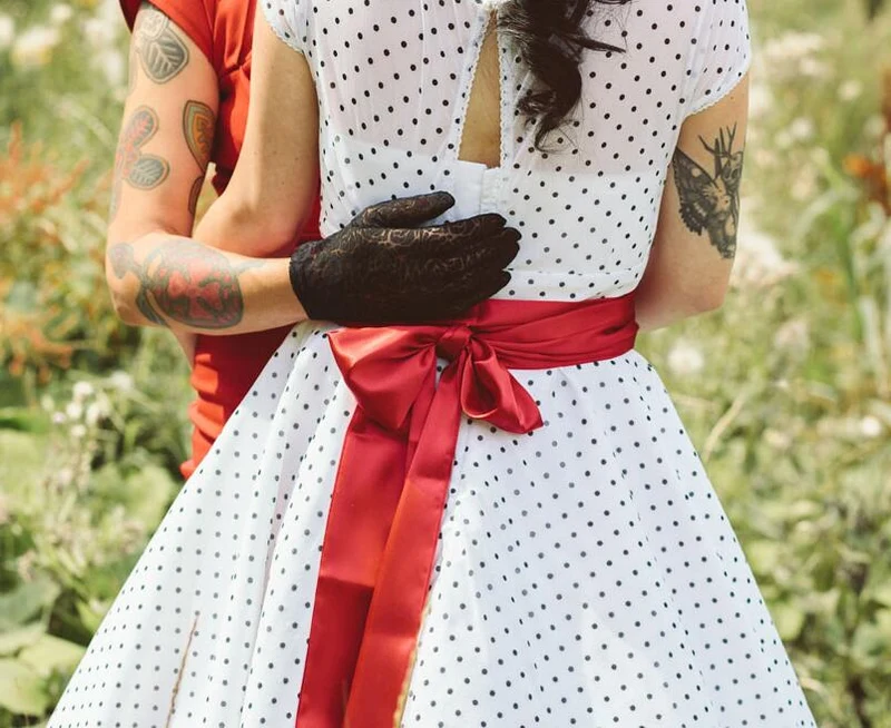 Robe de mariée en mousseline de soie, style campagnard, manches courtes, longueur thé, à pois noirs