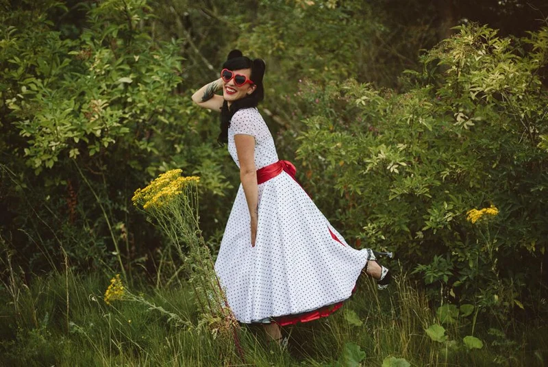 Robe de mariée en mousseline de soie, style campagnard, manches courtes, longueur thé, à pois noirs