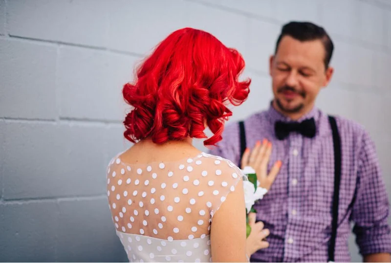 Robe de mariée Rockabilly blanche à manches courtes et à pois style années 50
