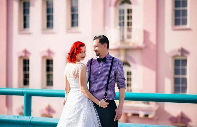 Robe de mariée Rockabilly blanche à manches courtes et à pois style années 50