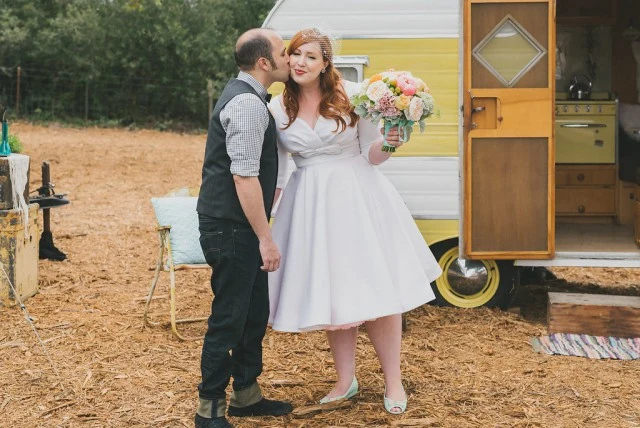 Robe de mariée style années 50 Rockabilly grande taille à manches longues longueur thé Audrey Hepburn