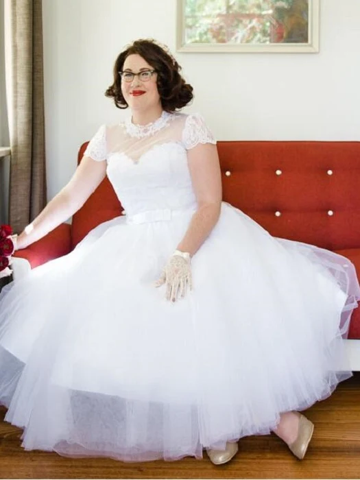 Robe de mariée en dentelle style années 1950, col haut, manches courtes, longueur thé, grande taille