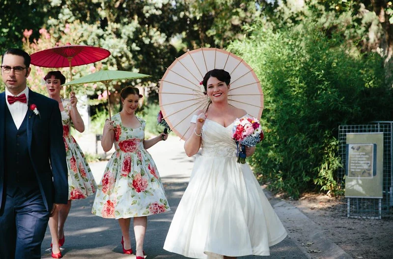 Robe de mariée froncée à épaules dénudées, style campagnard simple et vintage des années 50, longueur thé