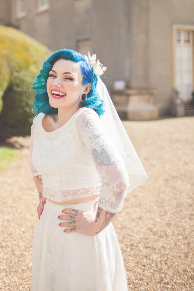 Robe de mariée deux pièces en dentelle, longueur cheville, avec manches, style country vintage des années 1960