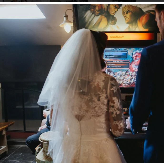 Robe de mariée en dentelle à col en V des années 1950 avec boléro séparé
