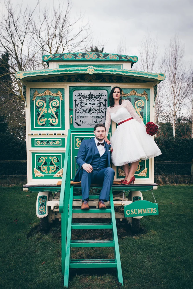 Robe de mariée de style rétro des années 50 à pois, longueur thé, avec de longues appliques en dentelle, manches manchette