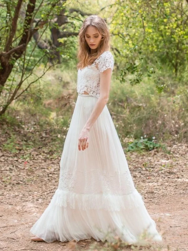 Robe de mariée en dentelle deux pièces romantique et moderne avec dos ouvert