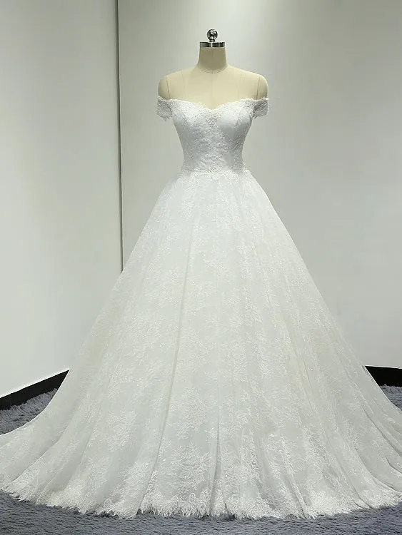 Robe de mariée en dentelle à épaules dénudées avec fleur faite à la main au dos