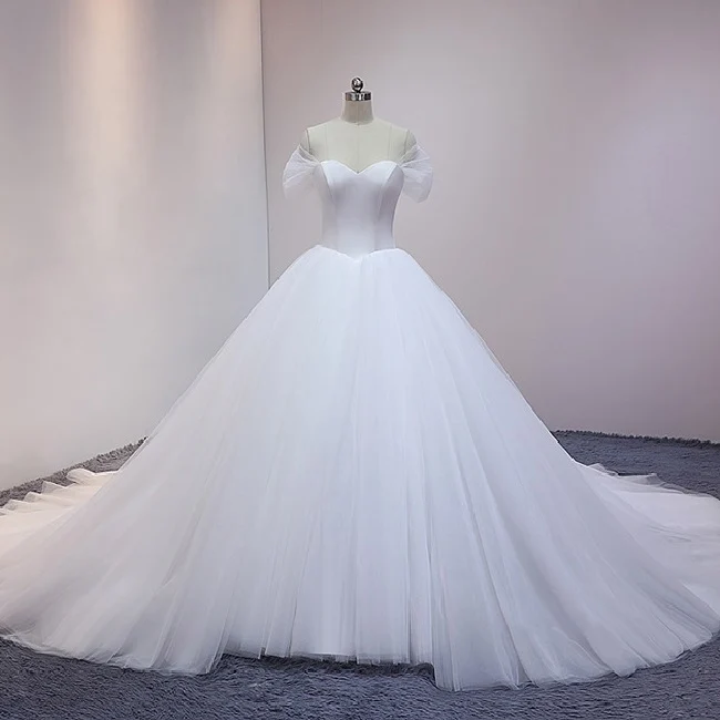 Robe de mariée princesse en tulle à épaules dénudées unique