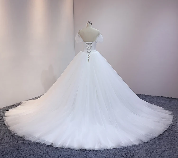 Robe de mariée princesse en tulle à épaules dénudées unique