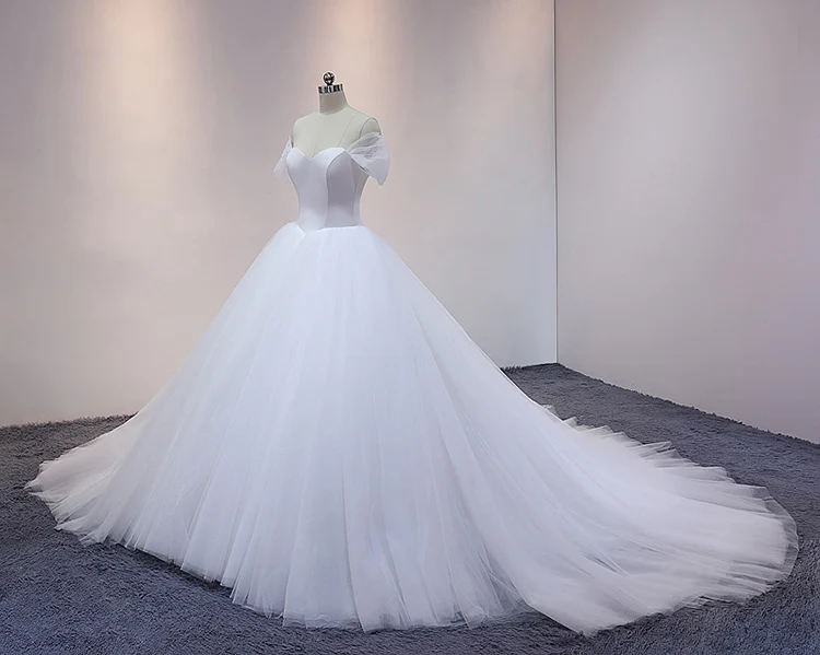 Robe de mariée princesse en tulle à épaules dénudées unique