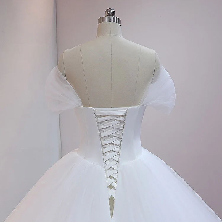 Robe de mariée princesse en tulle à épaules dénudées unique