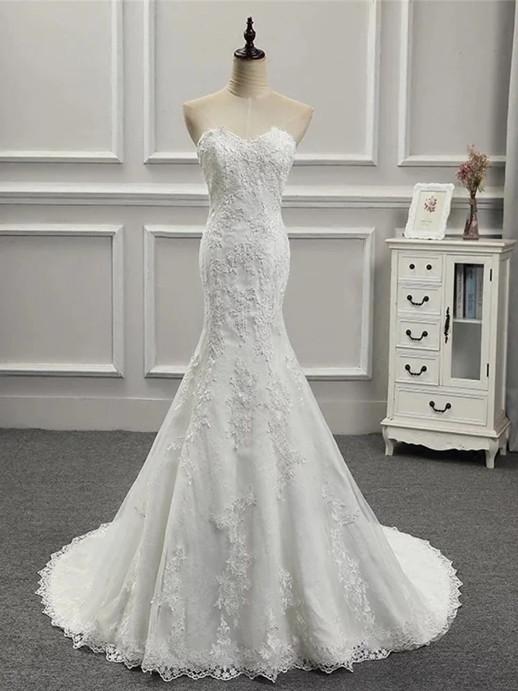 Robe de mariée en dentelle ajustée et évasée, sans bretelles, pour mariées courbées