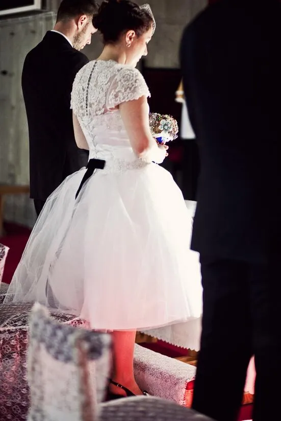 Robe de mariée longueur thé de style vintage pour mariées plus âgées