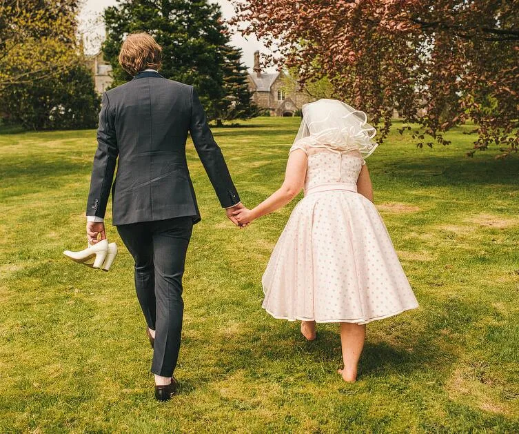Robe de mariée rétro vintage des années 1950, courte, rose, à pois, longueur thé