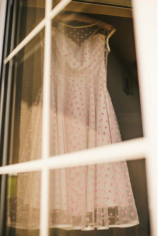 Robe de mariée rétro vintage des années 1950, courte, rose, à pois, longueur thé