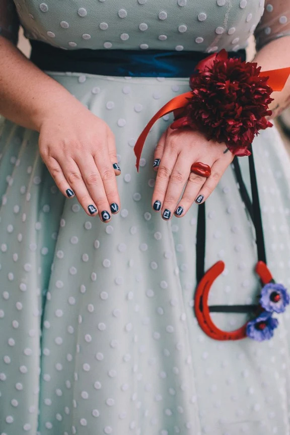 Superbe robe de mariée courte à pois grande taille avec manches 3/4