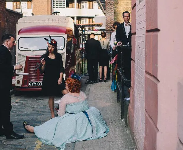 Superbe robe de mariée courte à pois grande taille avec manches 3/4