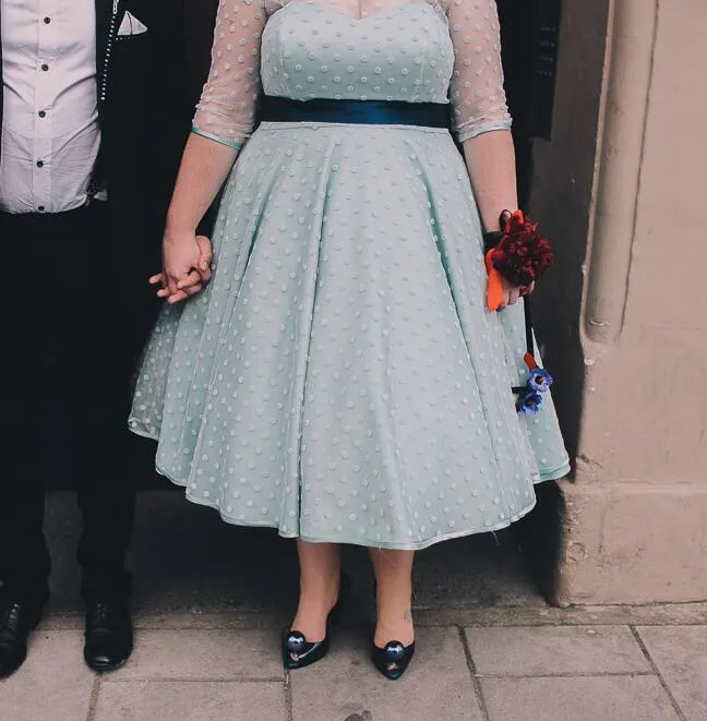 Superbe robe de mariée courte à pois grande taille avec manches 3/4